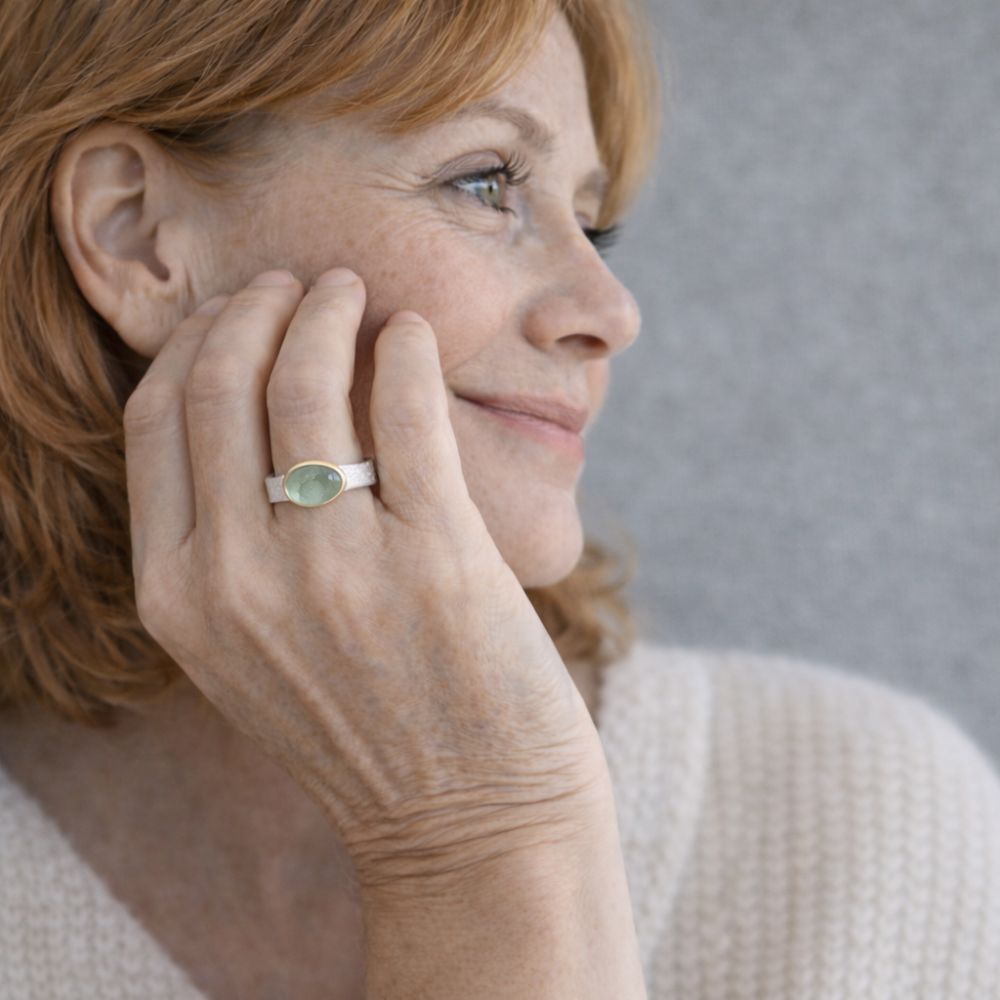 Green ring with rounded stone, Vintage