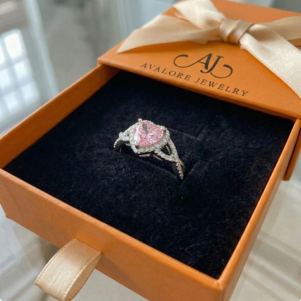 Amour Twist Halo Ring